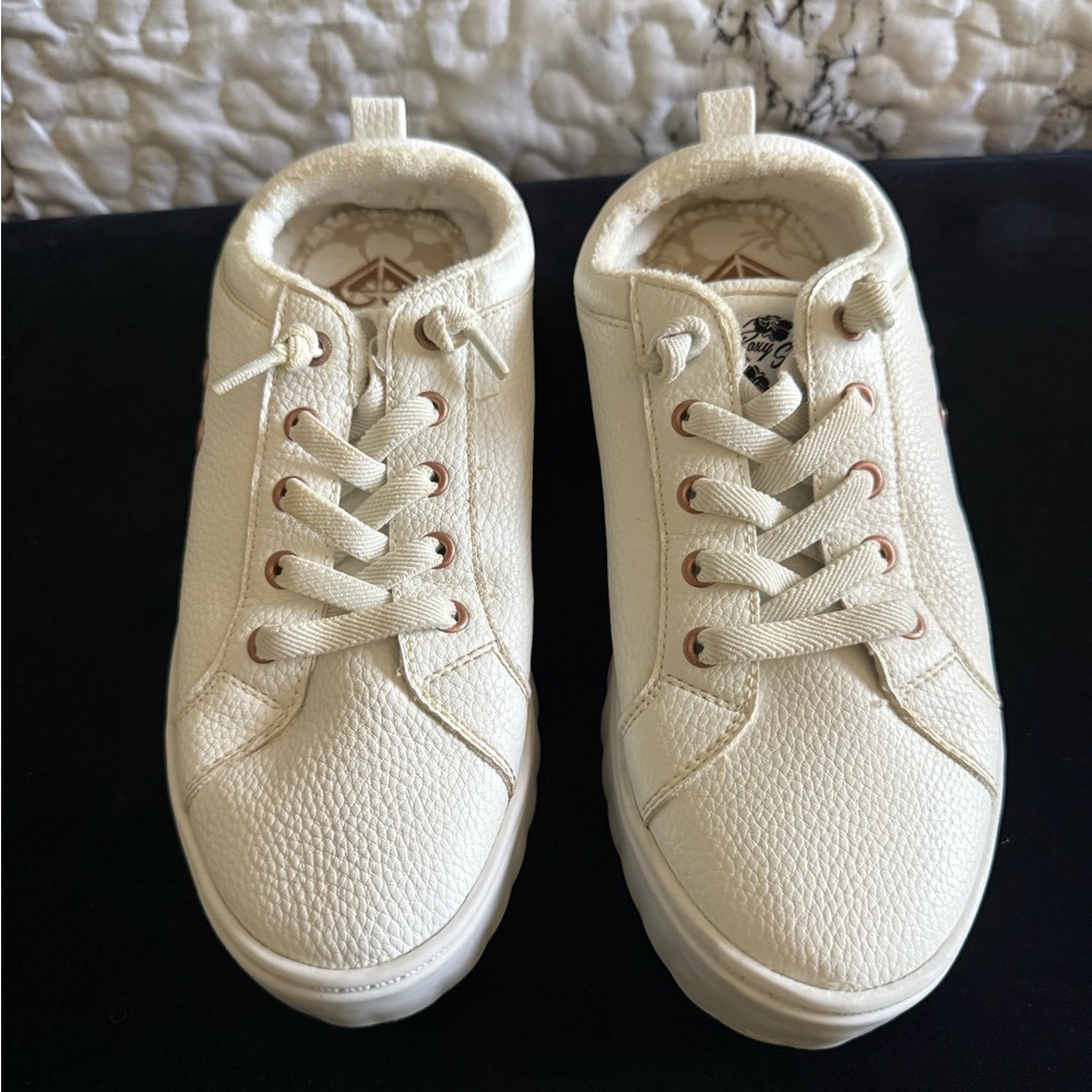 Roxy Women's Cream Athletic Shoes